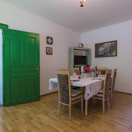 Cozy In With Kitchen بيت للعطل *