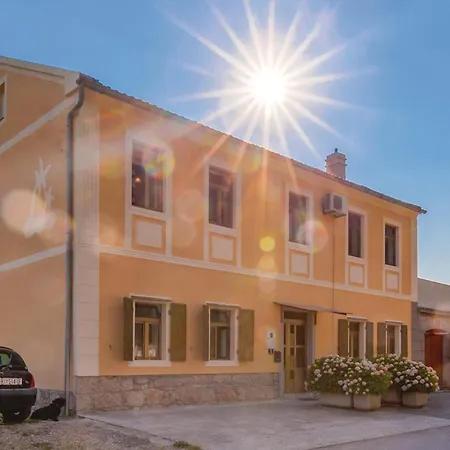 Cozy In With Kitchen بيت للعطل Grižane